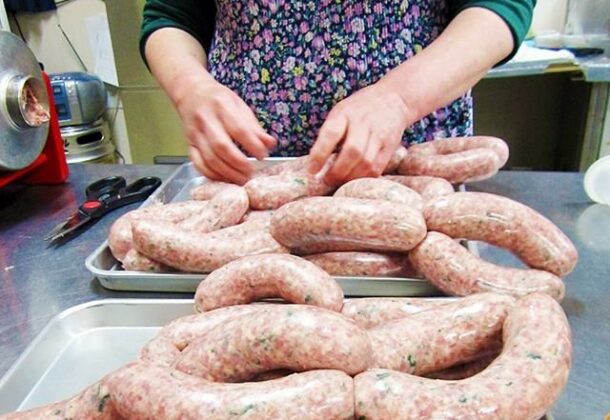 Learn to make additive-free sausages using local ingredients in Niseko!