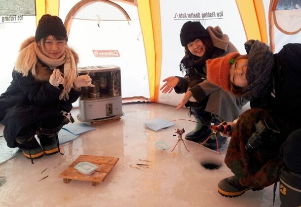 Minamifurano Lake Kanayama- Warm and comfortable! A guided ice fishing tour for smelt. Heated tents and a dedicated rest area available.